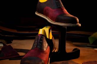 Exposition de chaussures artisanales