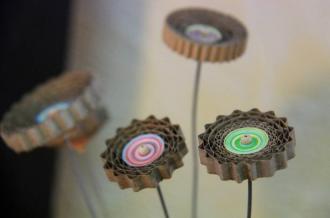 Exposition d'objets en carton ondulé - les cartons d'Isa