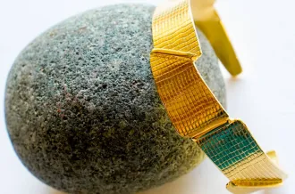 Exposition de bijoux dorés à l'or fin - Ivan BOZIER