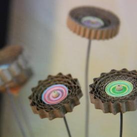 Exposition d'objets en carton ondulé - les cartons d'Isa