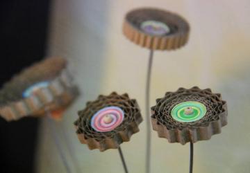 Exposition d'objets en carton ondulé - les cartons d'Isa