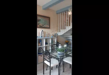 Maison roses trèmières