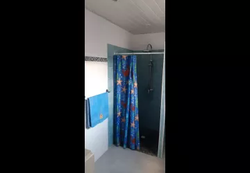 Maison roses trèmières