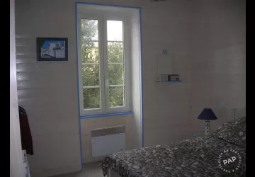 Maison roses trèmières